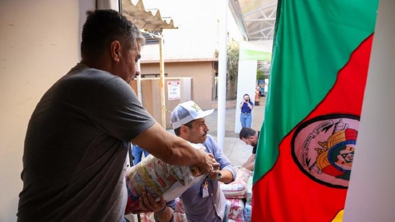 Governo realiza primeira entrega de cestas básicas para atletas afetados pelas enchentes